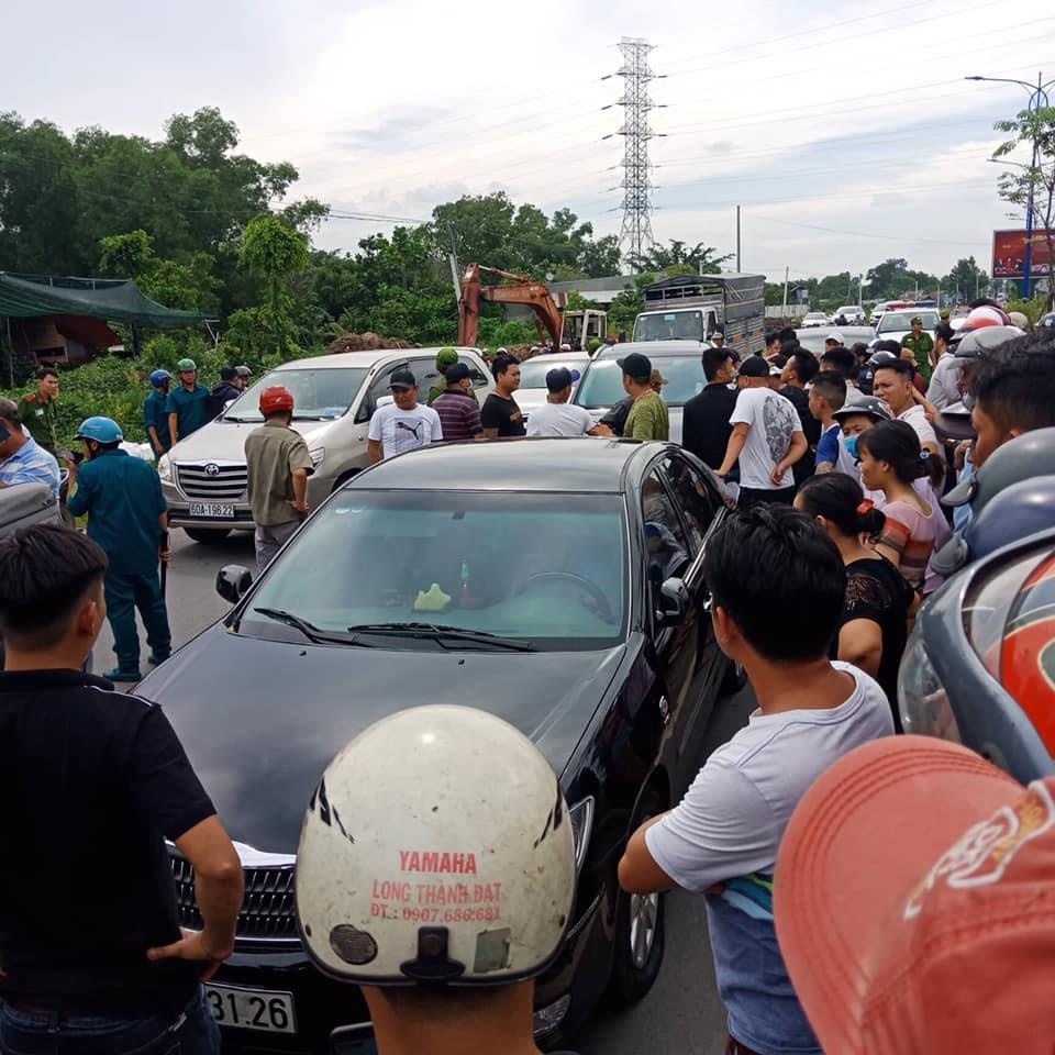 Giang 36 và đàn em xăm trổ vây xe Công an Đồng Nai ảnh 3 Giang 36 va dan em xam tro vay xe Cong an Dong Nai anh 3