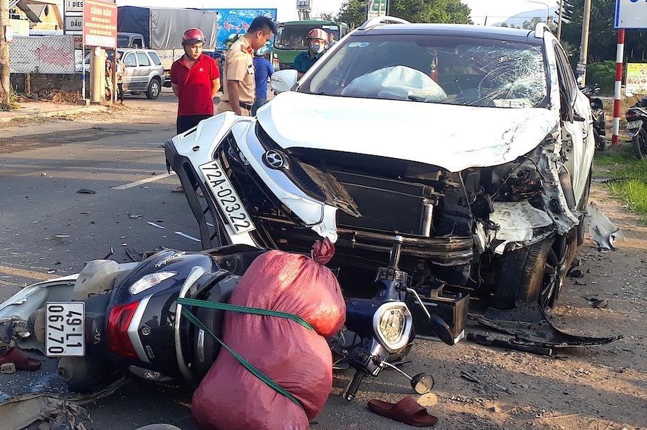 Mot nguoi tu vong sau tai nan lien hoan hinh anh