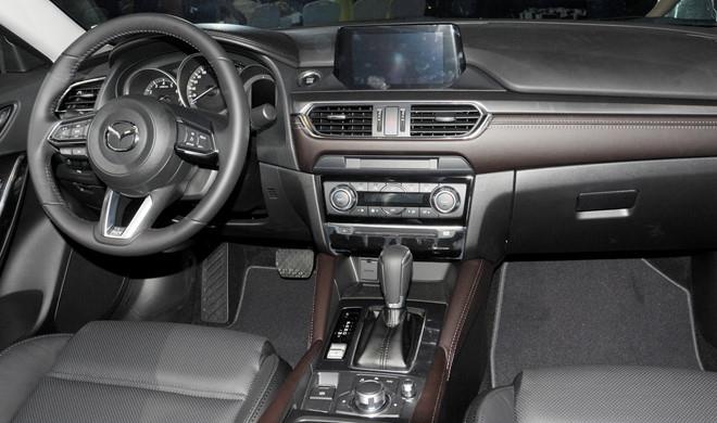 cac lua chon trong phan khuc sedan hang D,  cac mau sedan hang D dang mua,  vinfast lux a2.0 ra mat,  le giao xe Vinfast anh 7