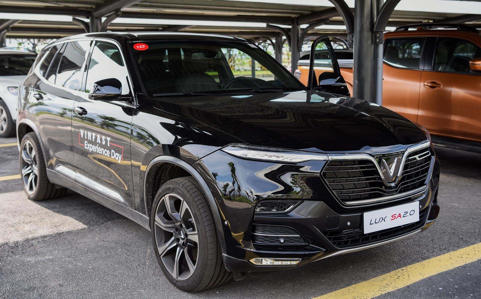 vinfast ban giao xe,  suv vinfast ban giao cho khach hang,  khach hang nhan xe suv vinfast anh 1