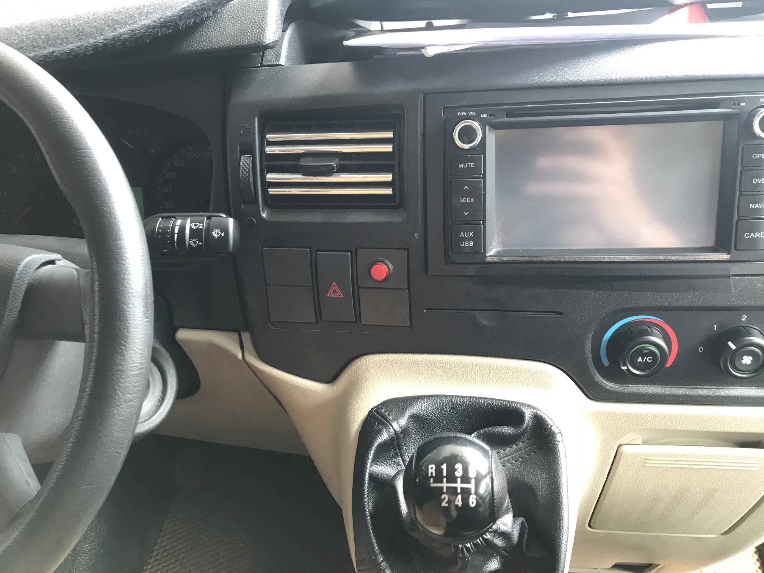 xe bi khoa co mo duoc cua tu ben trong hay khong anh 3