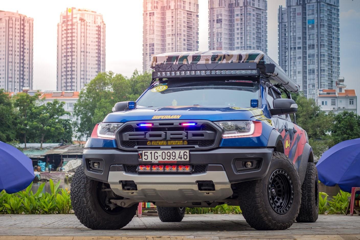 Ford Raptor chua du ngau, chu xe chi tram trieu do lai 'nhan sac' hinh anh