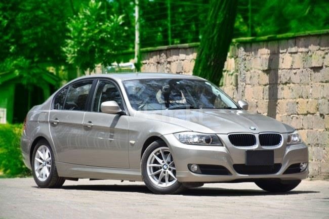 BMW 3-Series loi he thong dien, trieu hoi 885 xe o VN hinh anh