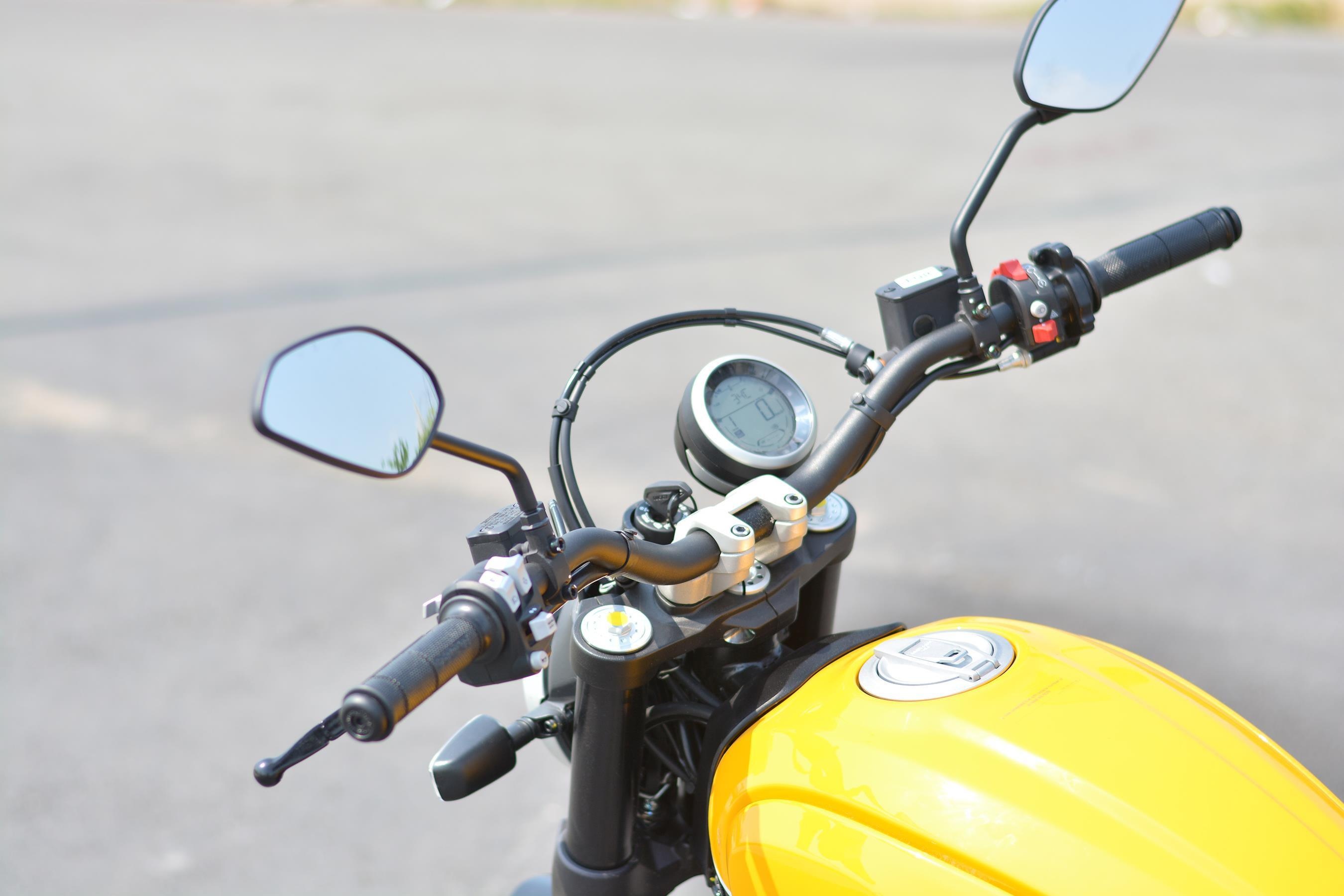 so sánh ducati scrambler full throttle và triumph street scrambler ảnh 4 so sanh ducati scrambler full throttle va triumph street scrambler anh 4