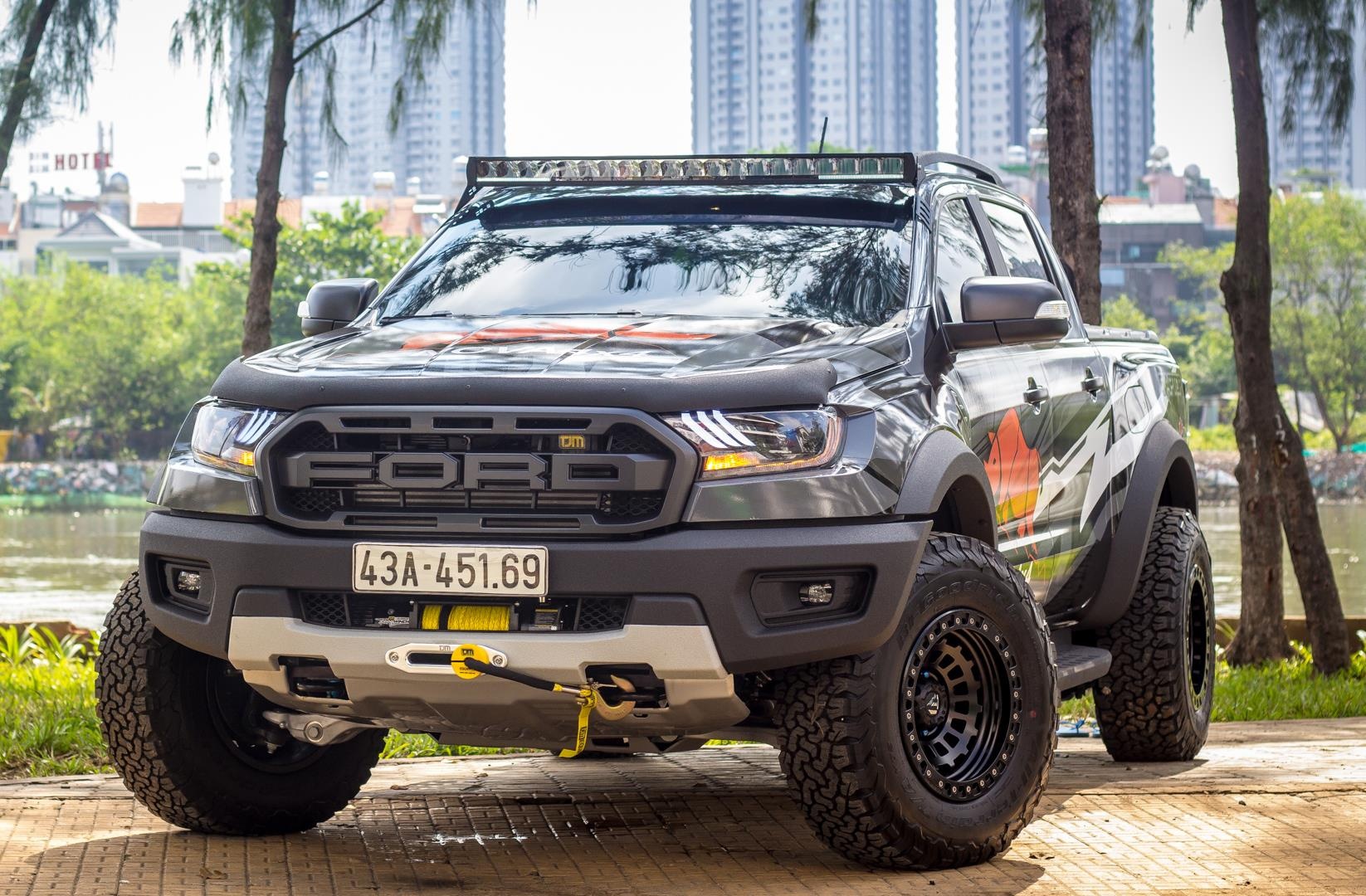Ford Ranger Raptor se su dung dong lop moi tu nam sau hinh anh