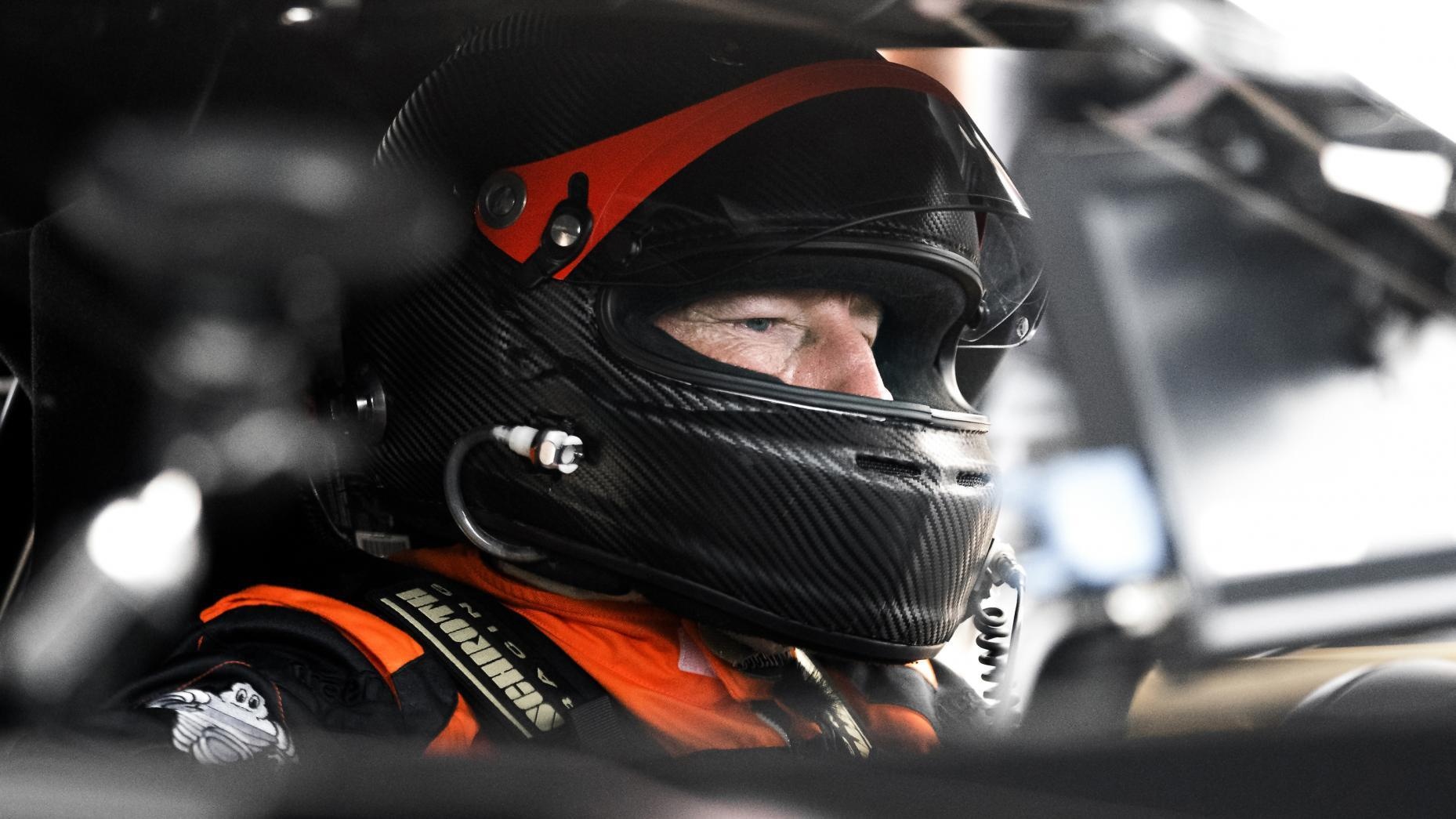 11 su that ve Bugatti Chiron anh 10