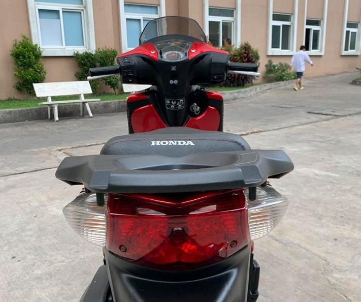 SH nhap chay 8 nam dat gap doi xe moi anh 4