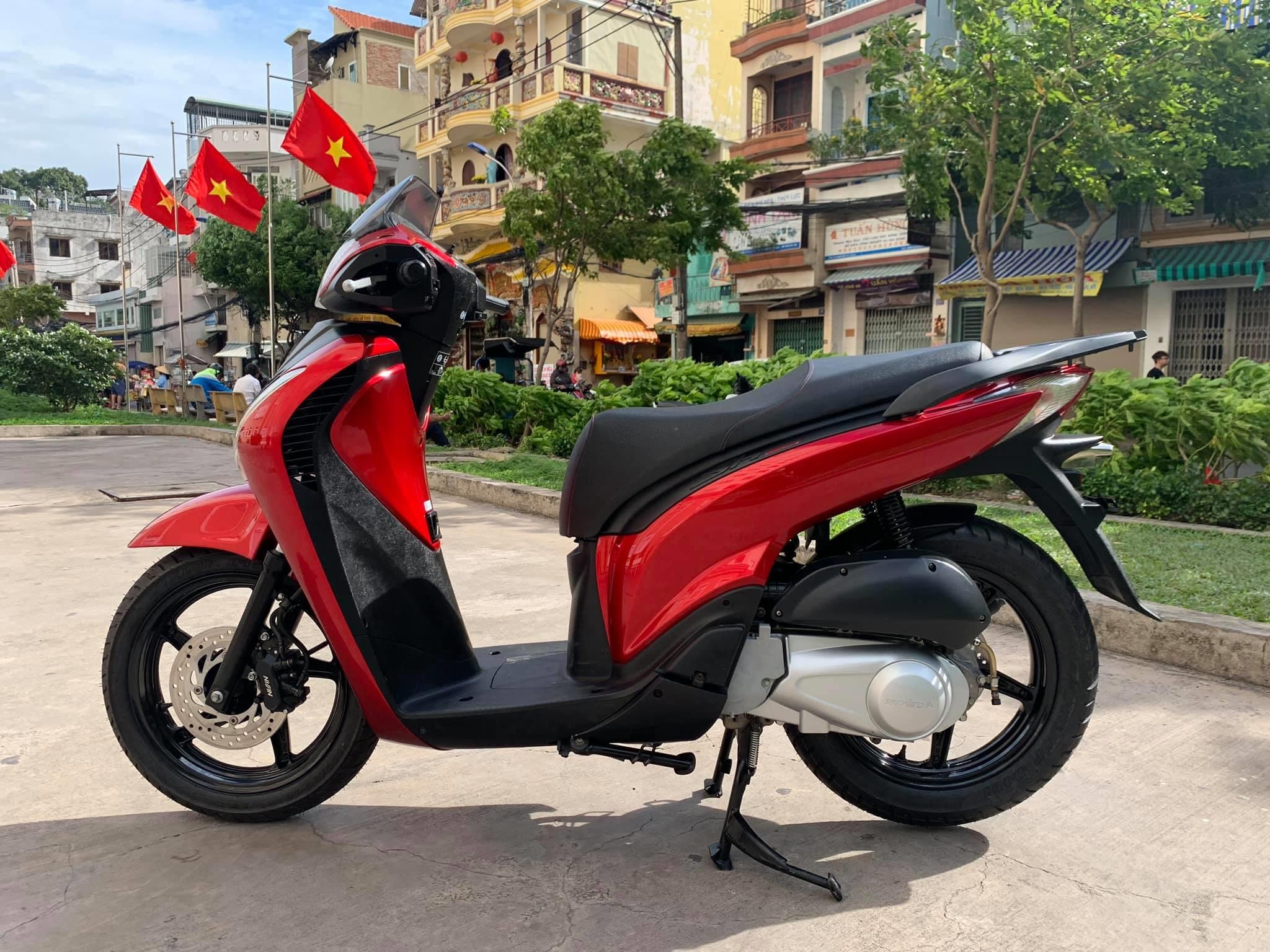Honda SH 150i nhap Italy chay 8 nam, dat gap doi xe moi hinh anh