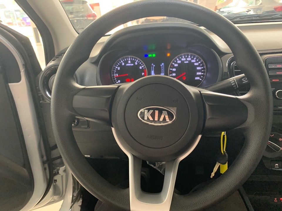 so sanh 2 phien ban Kia Soluto anh 10