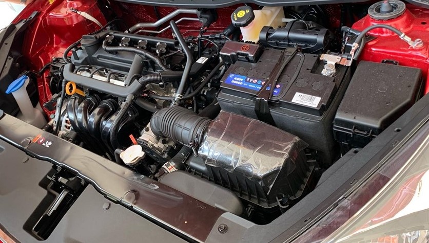 so sanh 2 phien ban Kia Soluto anh 1