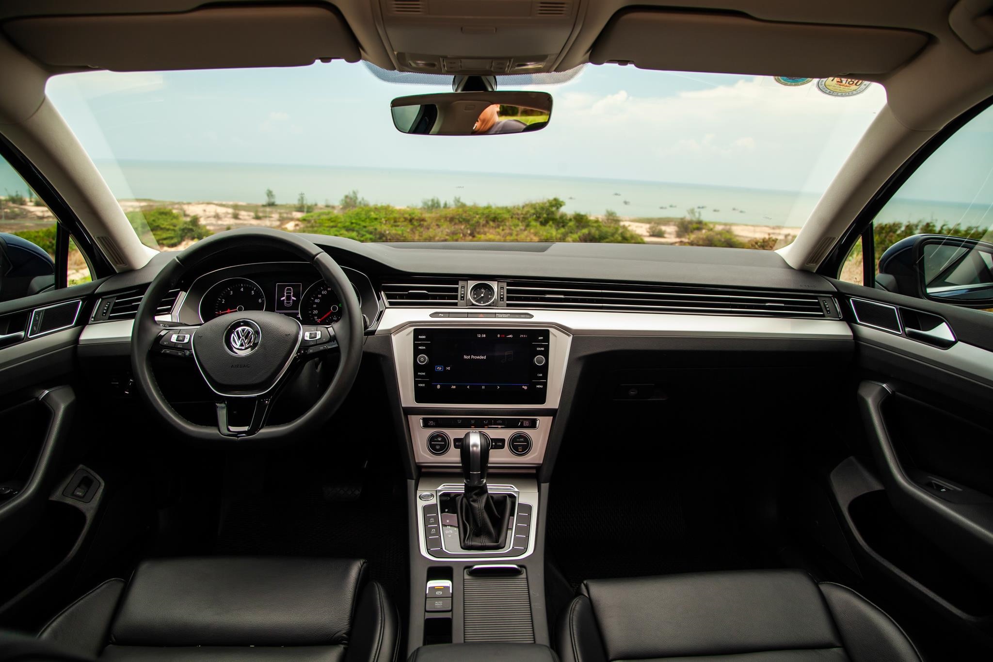 sedan hang D chon camry hay passat anh 11