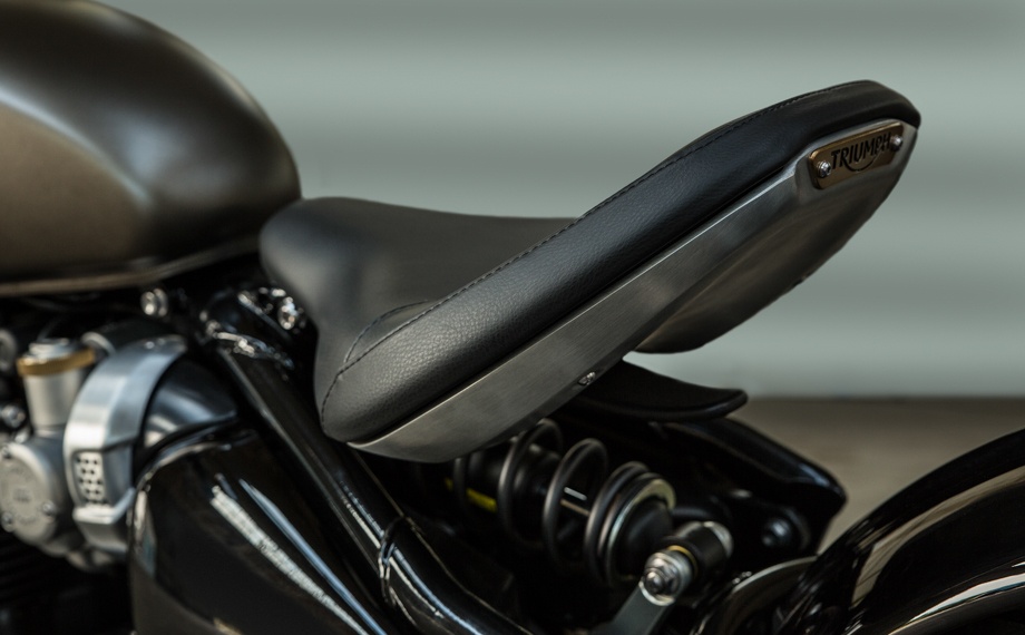 triumph bobber anh 6