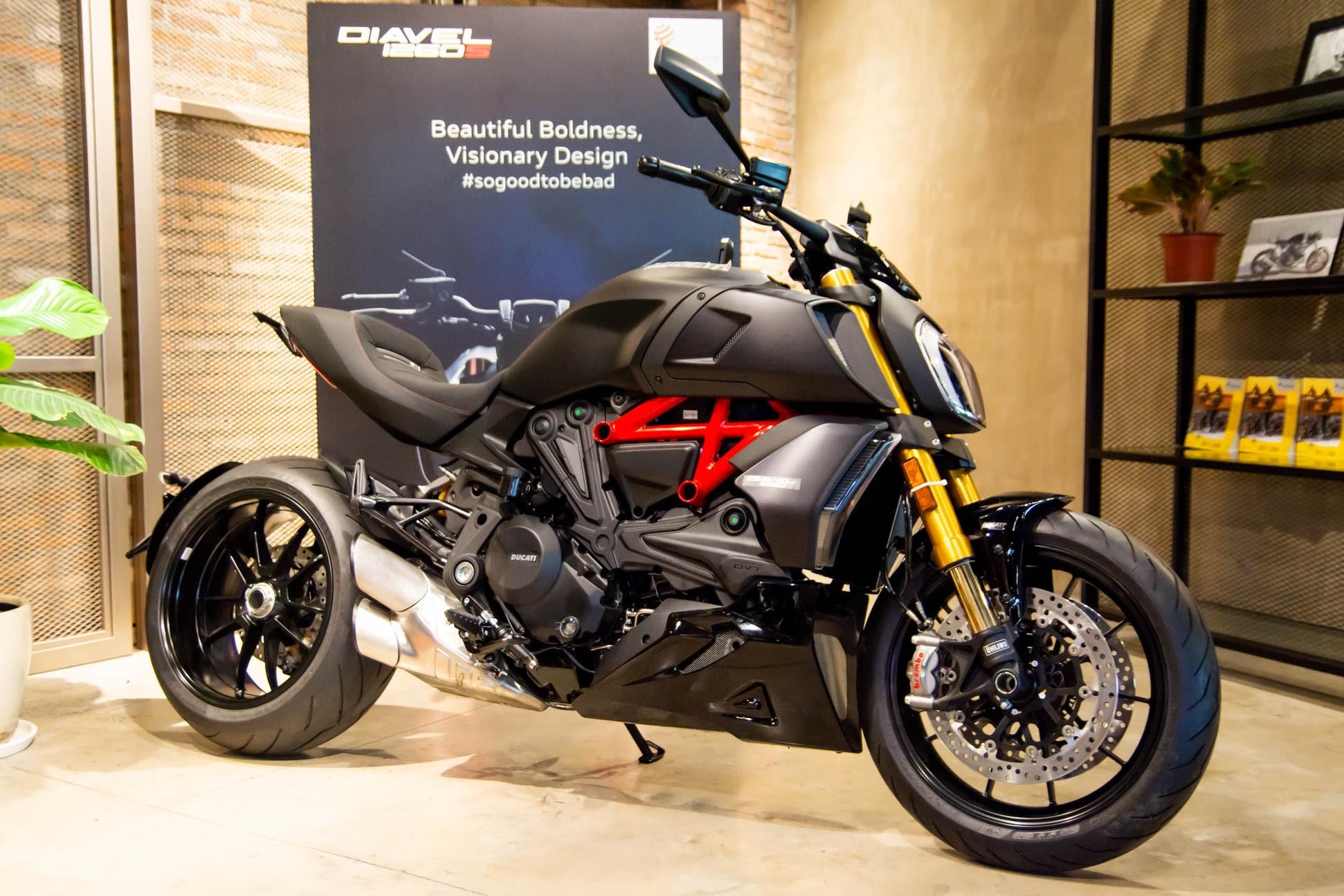 Co 800 trieu, chon Ducati Diavel 1260 hay Harley FXDR 114? hinh anh