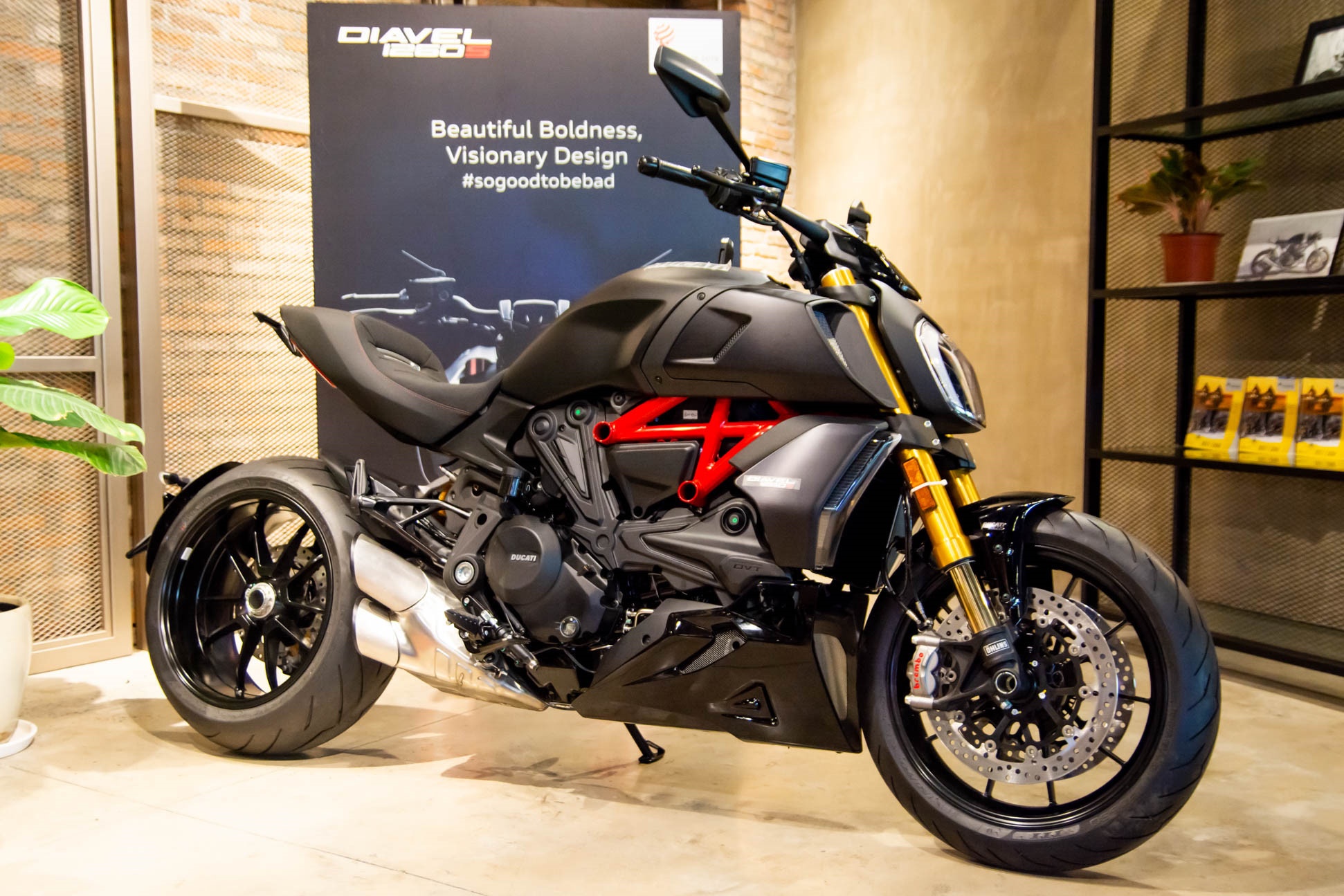 diavel 1260 và harley davidson fxdr 114 ảnh 1 diavel 1260 va harley davidson fxdr 114 anh 1