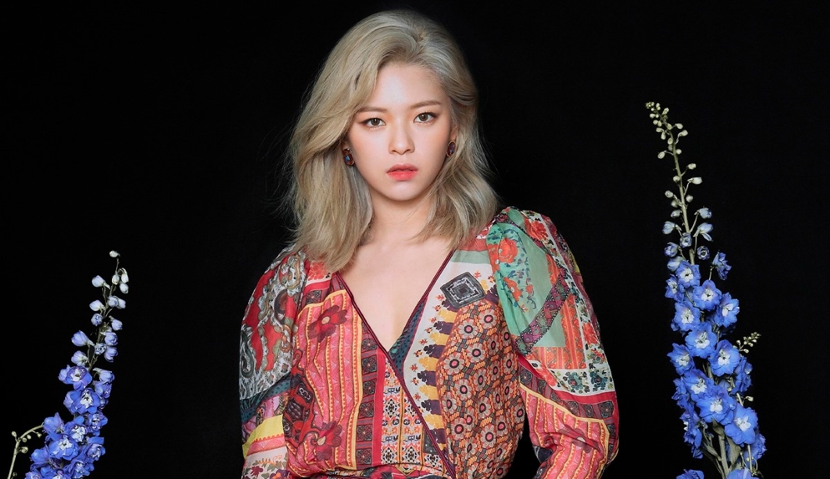 Jungyeon (TWICE) tam dung hoat dong hinh anh