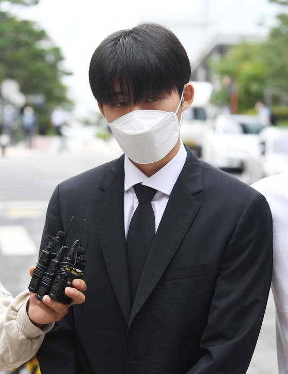 B.I linh an 4 nam tu treo anh 1