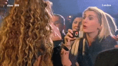 Sao USUK tron xoe mat ngo ngang vi fan hat hay khong kem ca si hinh anh