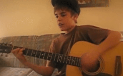 'Cau be vang' Justin Bieber 13 tuoi tu tin dan hat gay sot mot thoi hinh anh