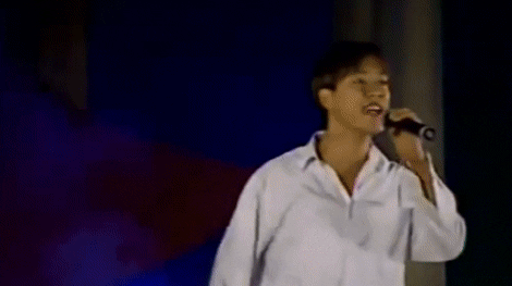 Tuan Hung mat bung ra sua, lung tung dien cung Qua dua hau o tuoi 20 hinh anh