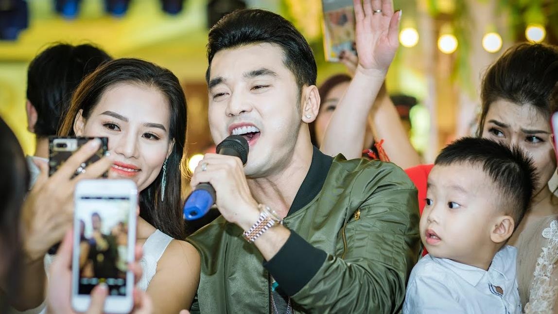 Nhung cach xu ly thong minh nhat khi sao Viet gap su co san khau hinh anh