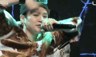 BTS an mac quai di, bieu dien ngong cuong thoi moi vao nghe hinh anh