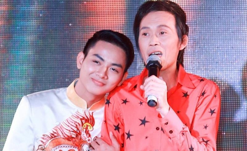 Hoai Lam mat bung ra sua thoi vo danh, duoc Hoai Linh diu dat di hat hinh anh