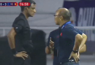 Khoanh khac HLV Park noi nong duoc vi giong het MV 'Haru Haru' hinh anh