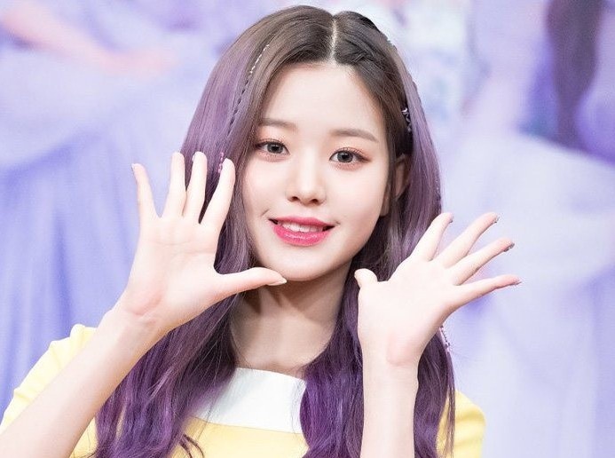Nu than 16 tuoi cua IZ*ONE voi hanh trinh di tim su cong nhan hinh anh