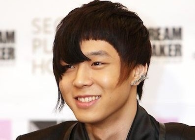 Nhung kieu toc quai di khien than tuong Kpop bi chi trich hinh anh