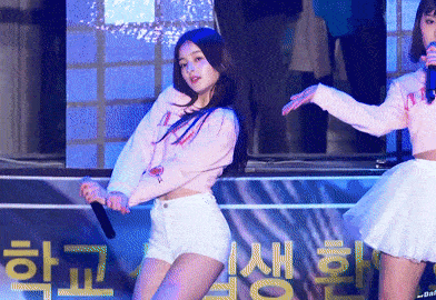 'Thien than lai' 10X Nancy luon khien cac co gai Momoland lu mo hinh anh