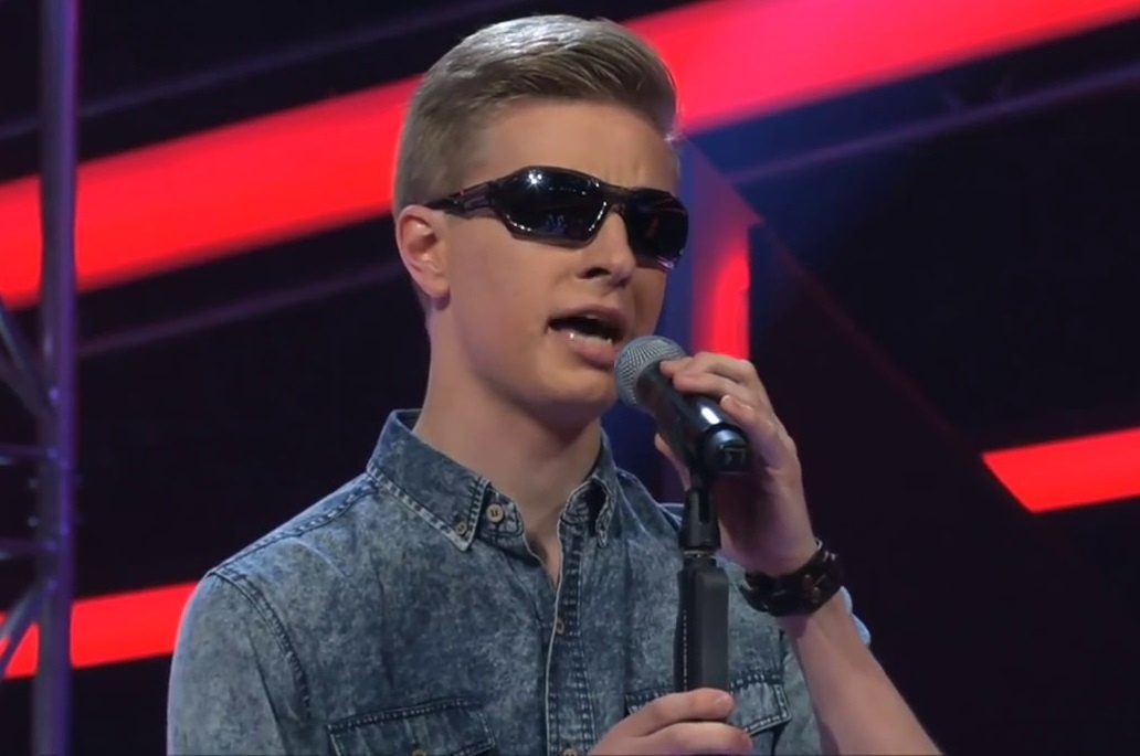 Giong hat cam xuc cua chang trai mu hut 22 trieu luot xem hinh anh