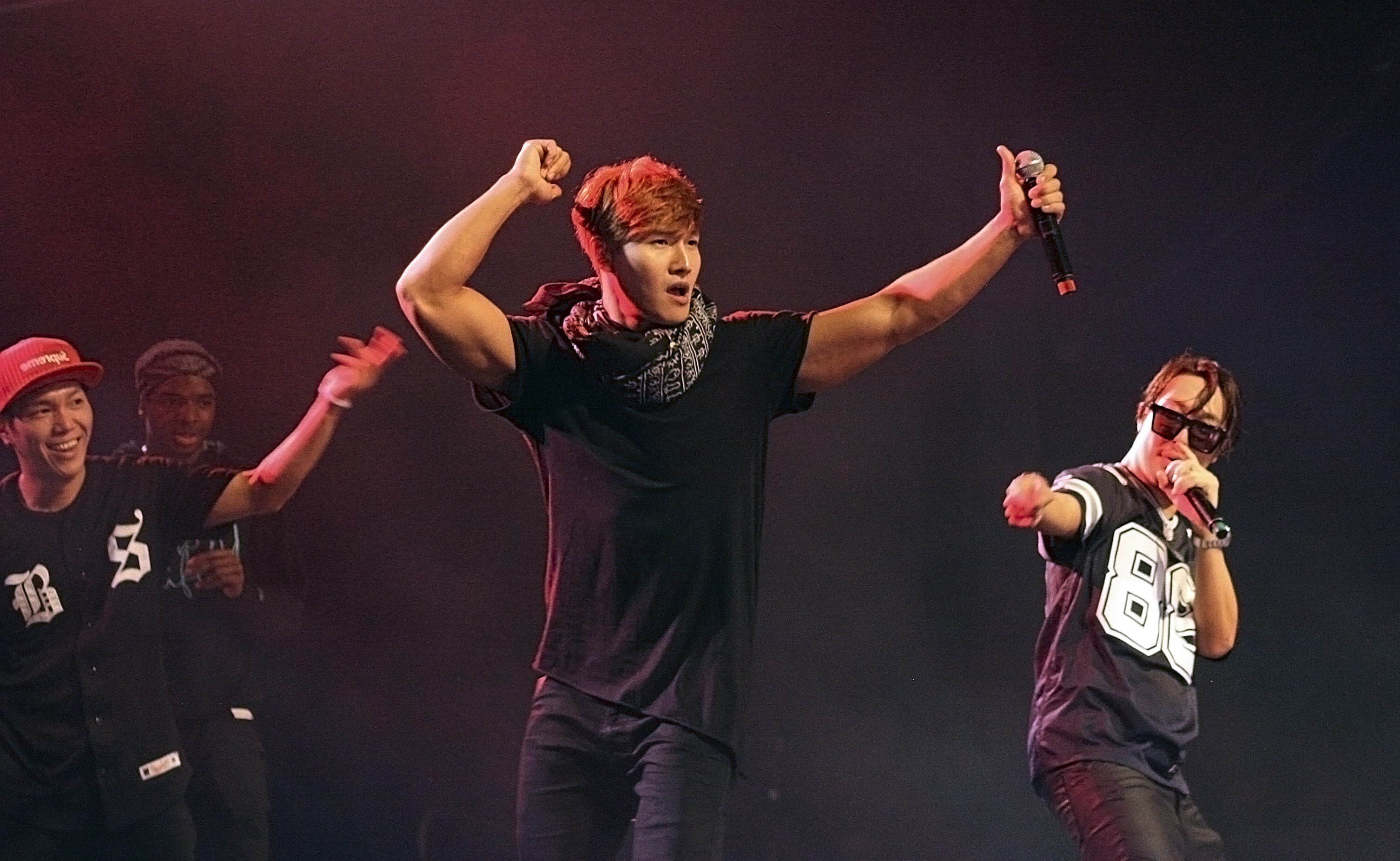 Kim Jong Kook tap gym anh 1