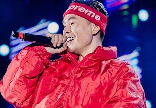 Binz - rapper dang gay sot voi 'BigCityBoi' la ai? hinh anh