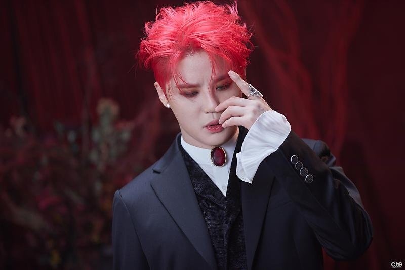 Nam ca si co giong hat duoc ca ngoi la bau vat chau A hinh anh