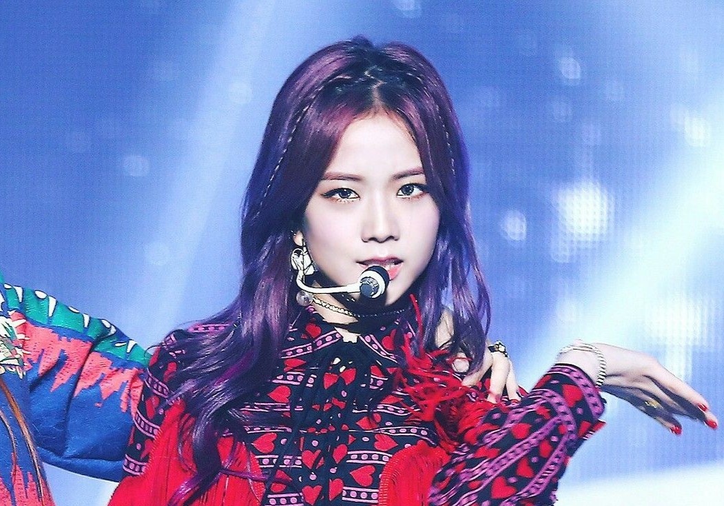 Phong thai bieu dien cua Ji Soo (BlackPink) hinh anh