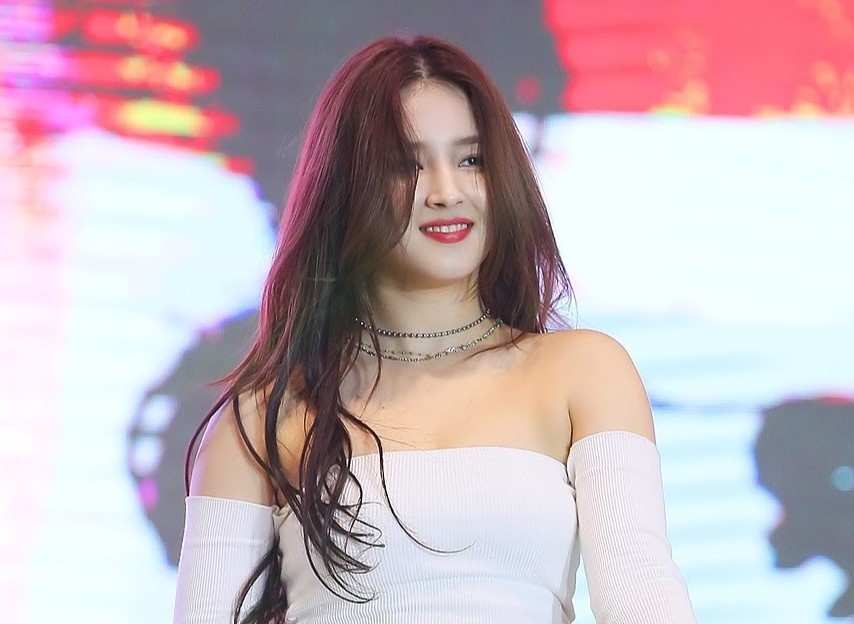 Thien than lai Nancy bi lang quen o Kpop hinh anh