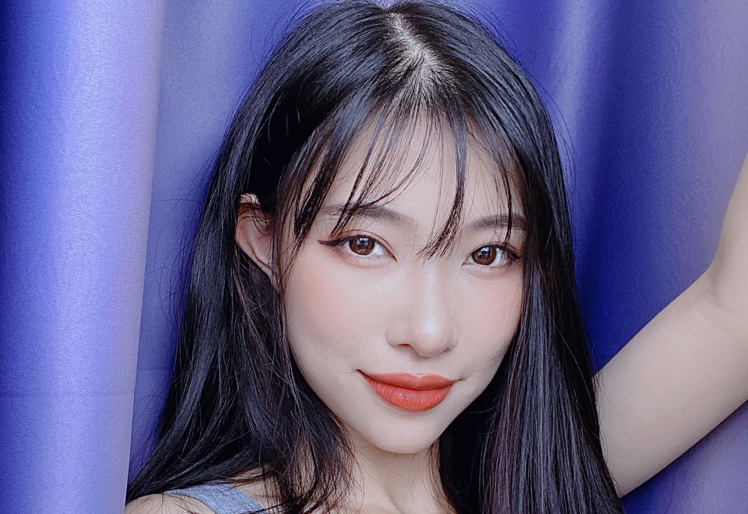 Dien mao khac la cua chu nhan hit 'Tuy am' o tuoi 21 hinh anh