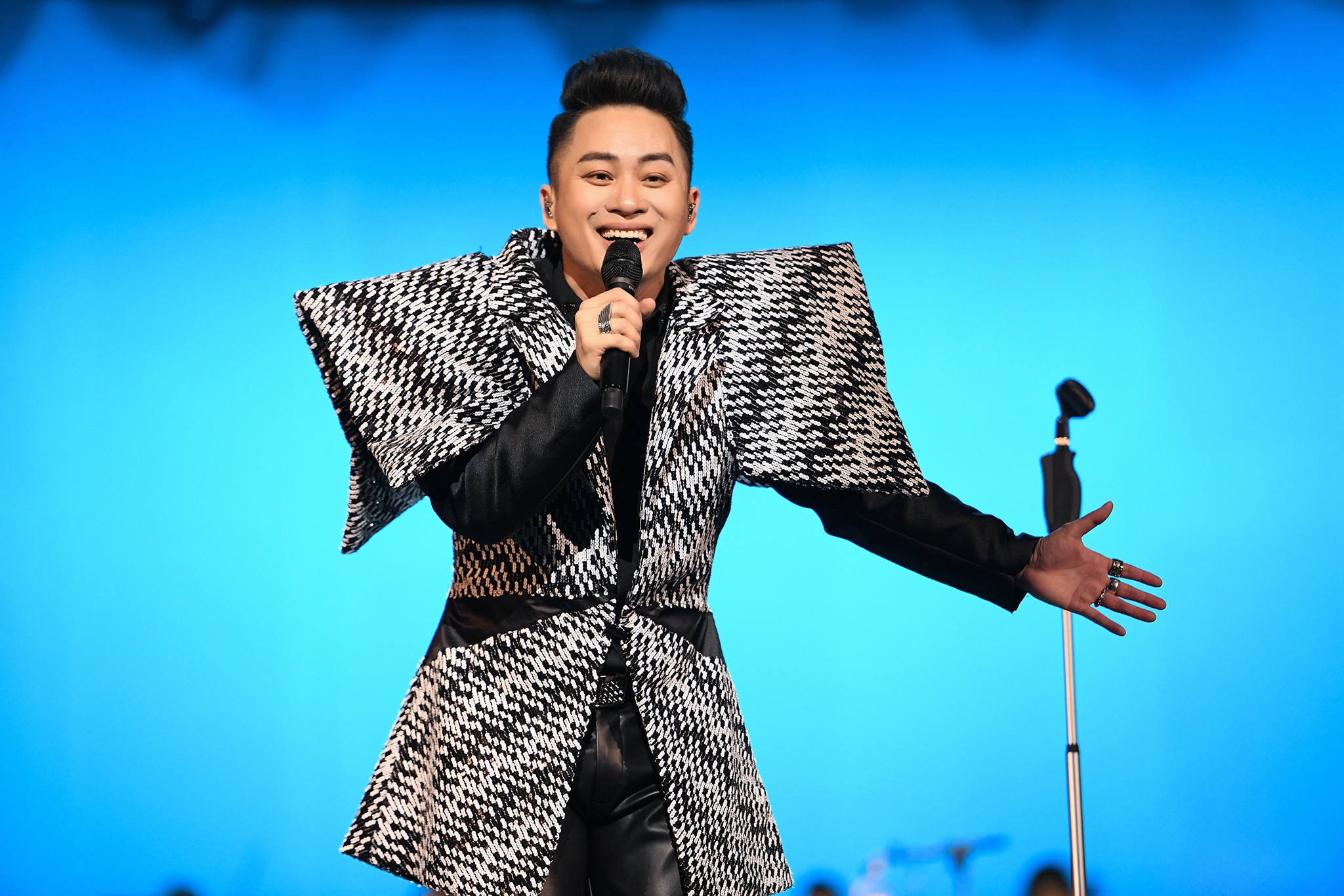 Tung Duong noi ve Phan Manh Quynh anh 2