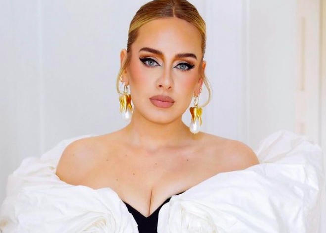 Dang cap Adele hinh anh