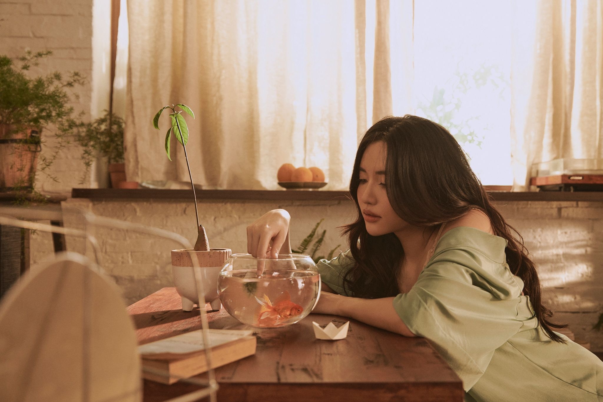 Anh nằm em ru bích phương ảnh 2 Anh nam em ru bich phuong anh 2