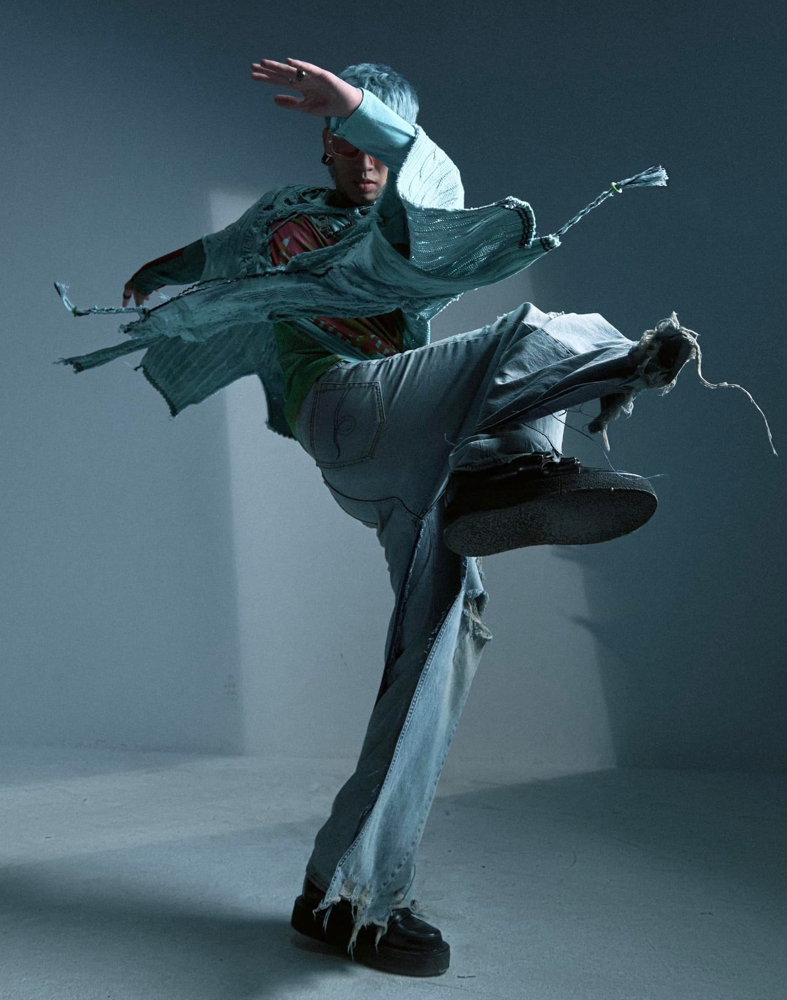 review toi cong chuyen De Choat anh 1