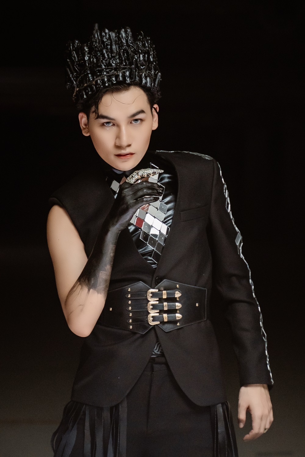 Ali Hoang Duong anh 4