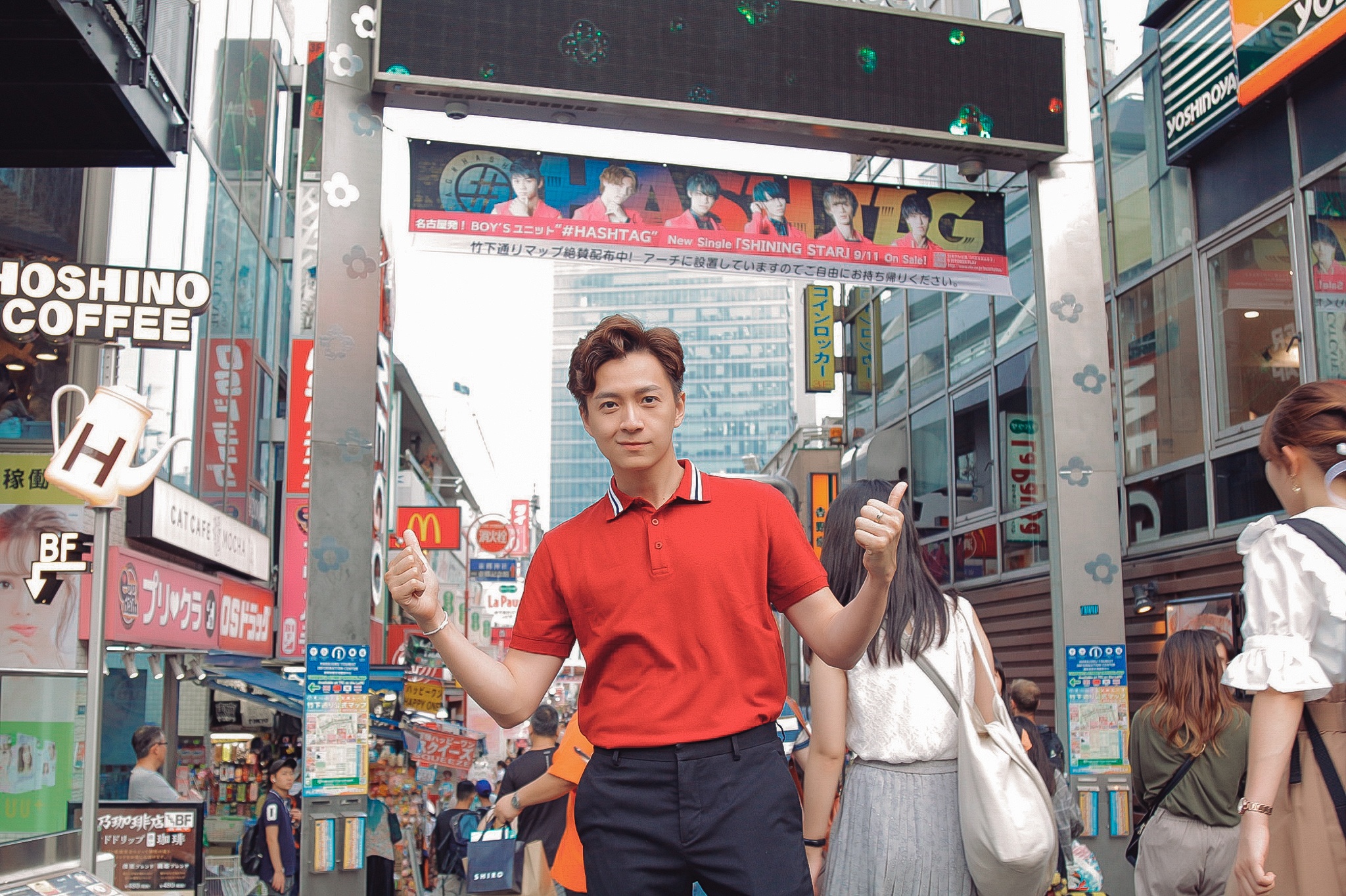 review MV Chong lai the gioi cua Ngo Kien Huy anh 5