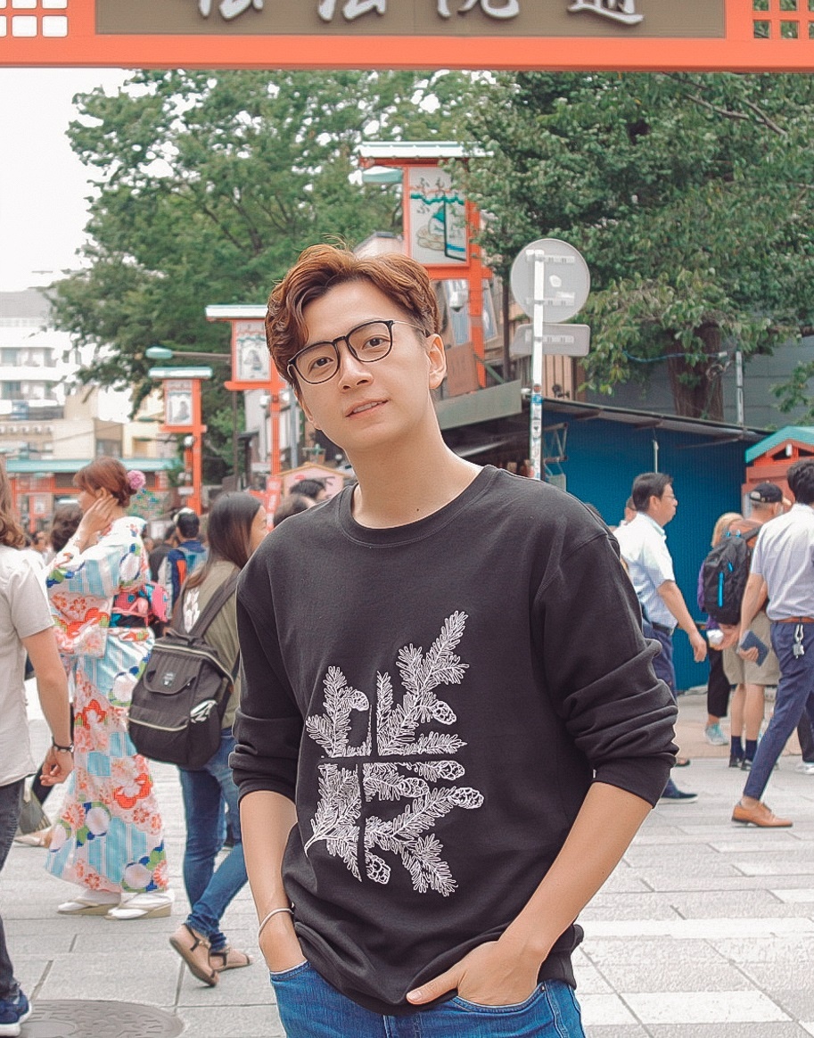 review MV Chong lai the gioi cua Ngo Kien Huy anh 2