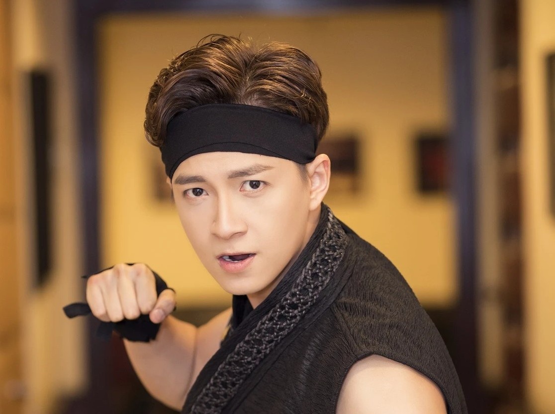 MV 'Chong lai the gioi' cua Ngo Kien Huy - nhac va hinh chua an nhap hinh anh