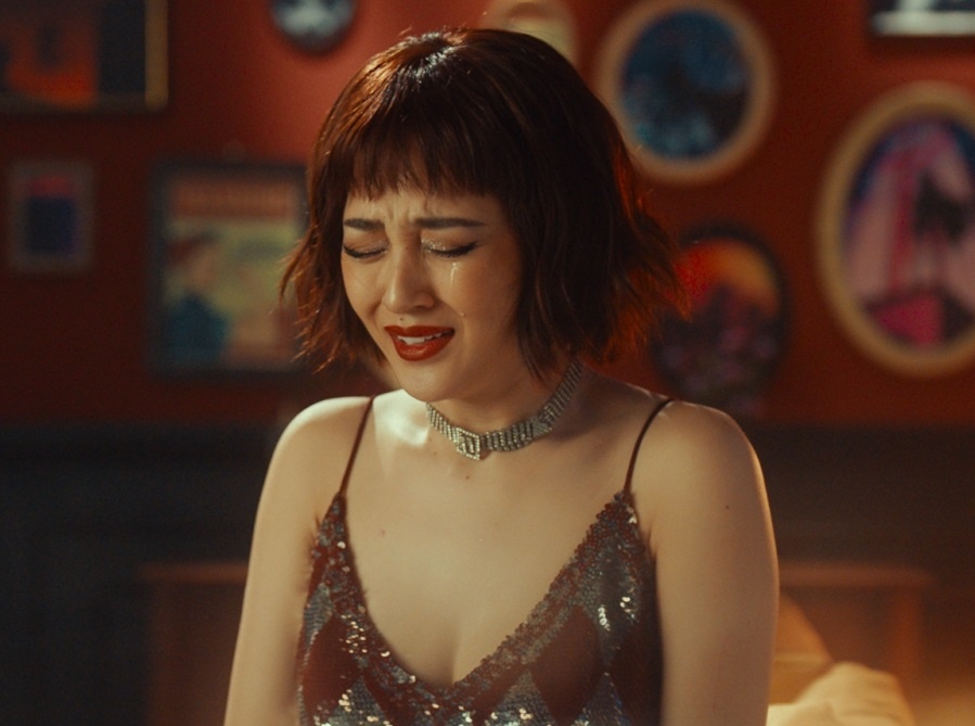 Bao Anh dang loay hoay hinh anh