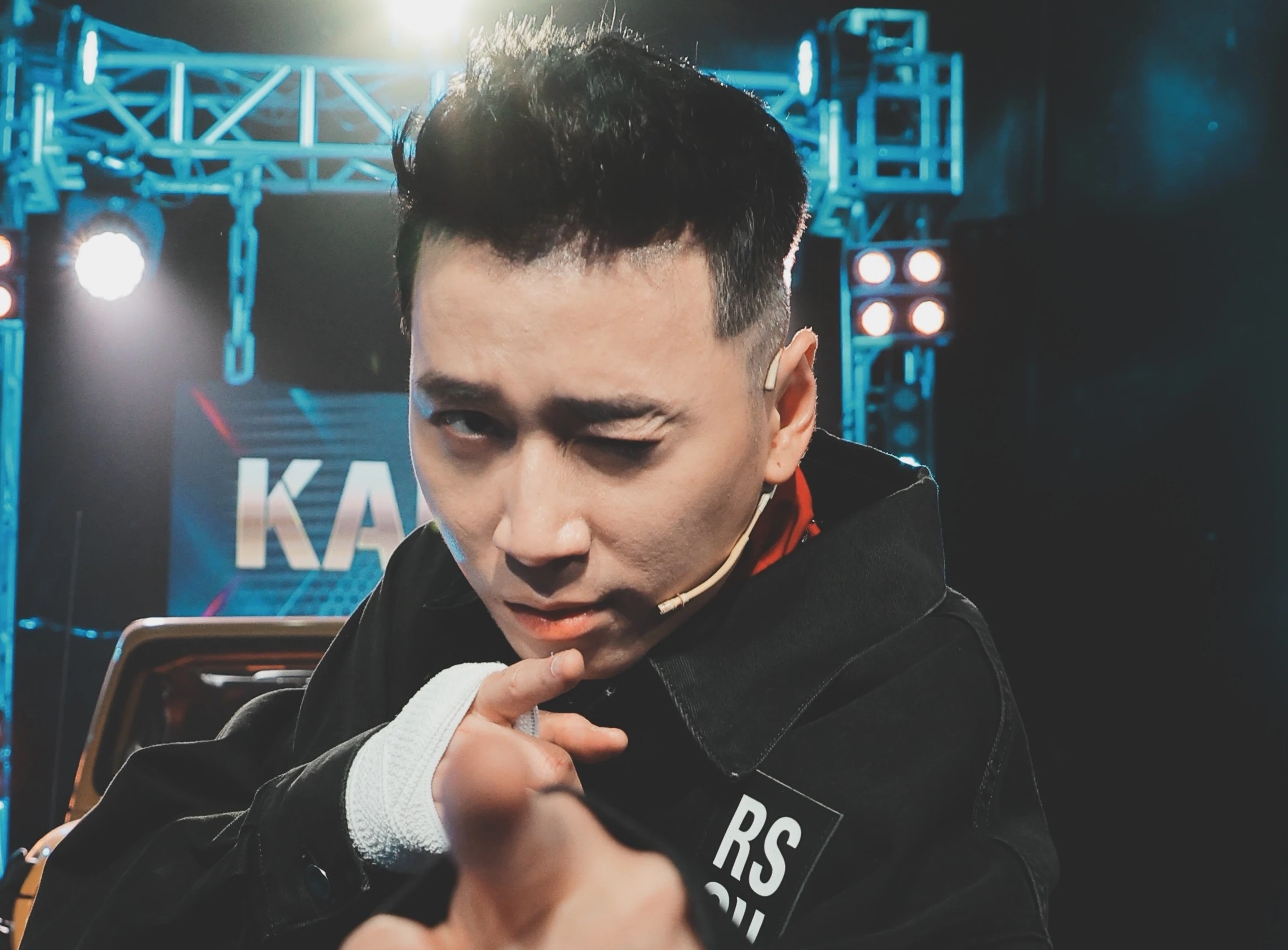 Tuyen bo danh thep cua Karik hinh anh