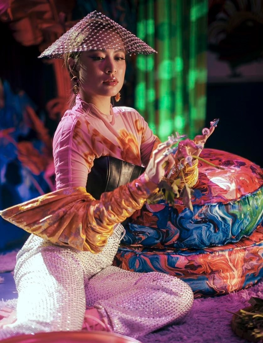 gieo quẻ hoàng thùy linh ảnh 2 gieo que hoang thuy linh anh 2