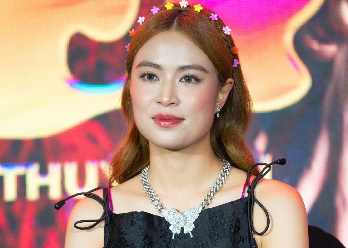 An y cua Hoang Thuy Linh hinh anh