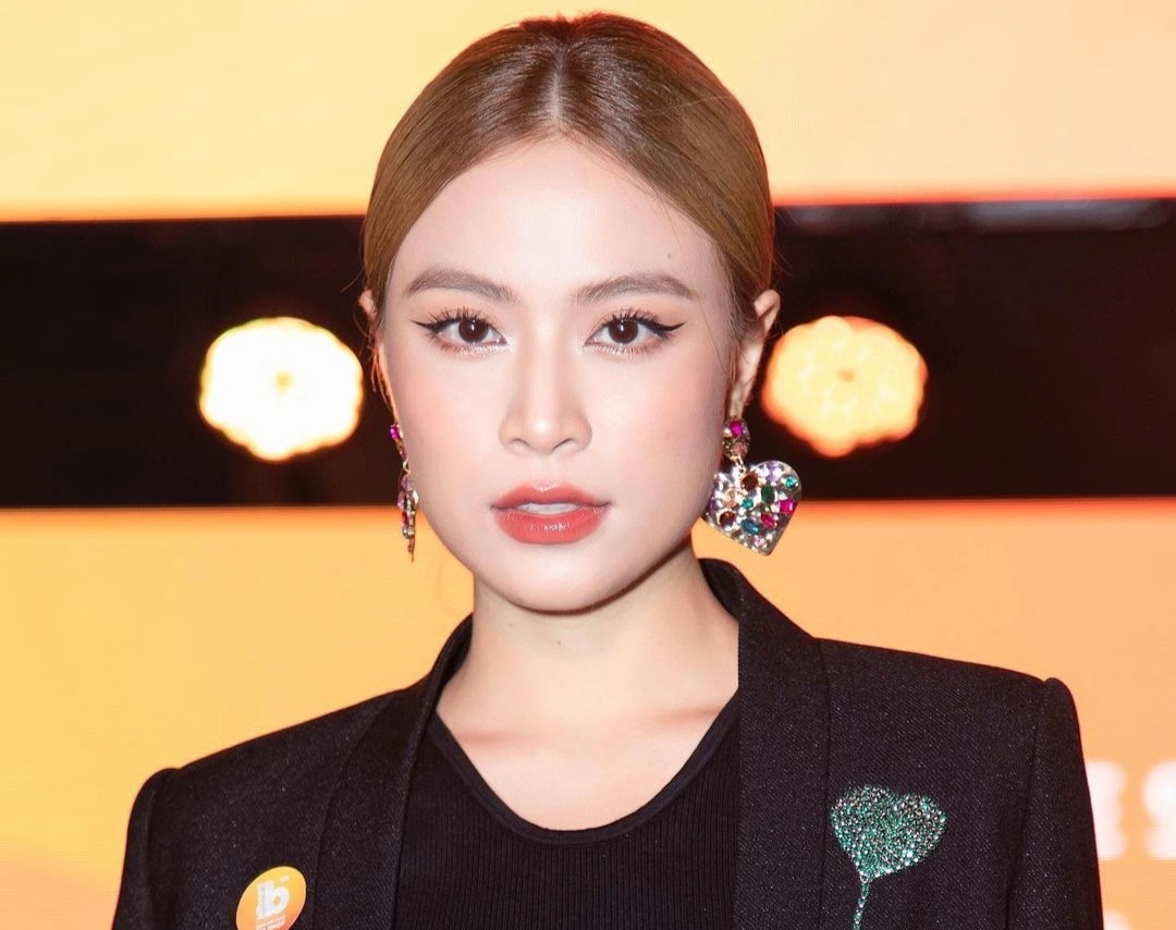 Hoang Thuy Linh 'si tinh' hinh anh